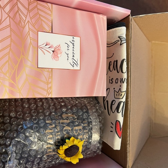 New in Box Teacher’s Mug/Tumbler/Pouch Gift Set - Picture 7 of 8